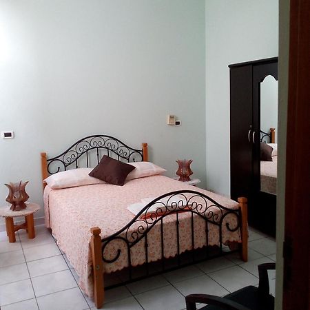 Residencial La Marea B&B Tarrafal タラファル エクステリア 写真