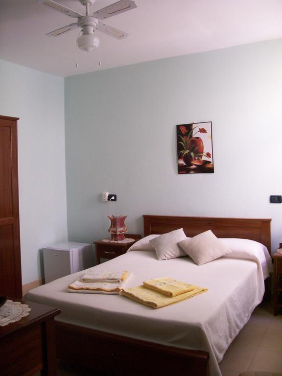 Residencial La Marea B&B Tarrafal タラファル エクステリア 写真