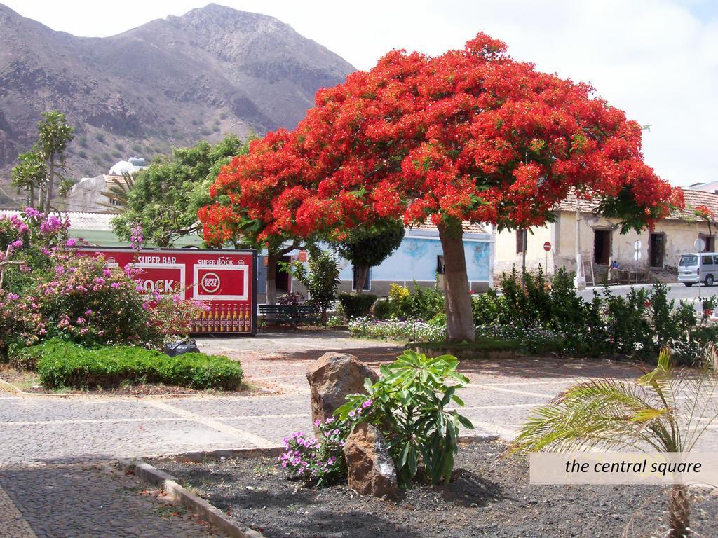 Residencial La Marea B&B Tarrafal タラファル エクステリア 写真