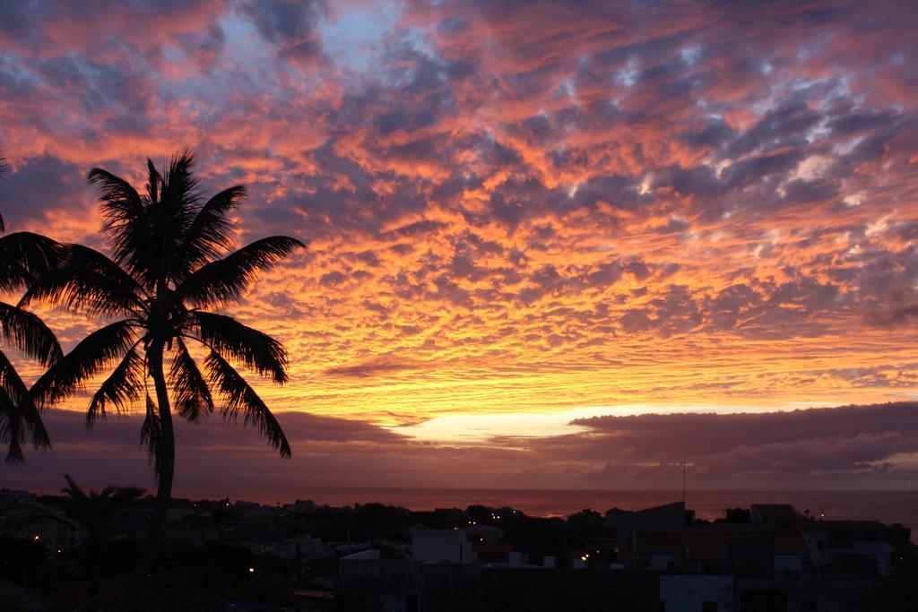 Residencial La Marea B&B Tarrafal タラファル エクステリア 写真