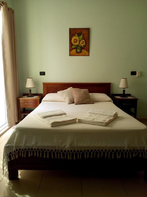 Residencial La Marea B&B Tarrafal タラファル エクステリア 写真