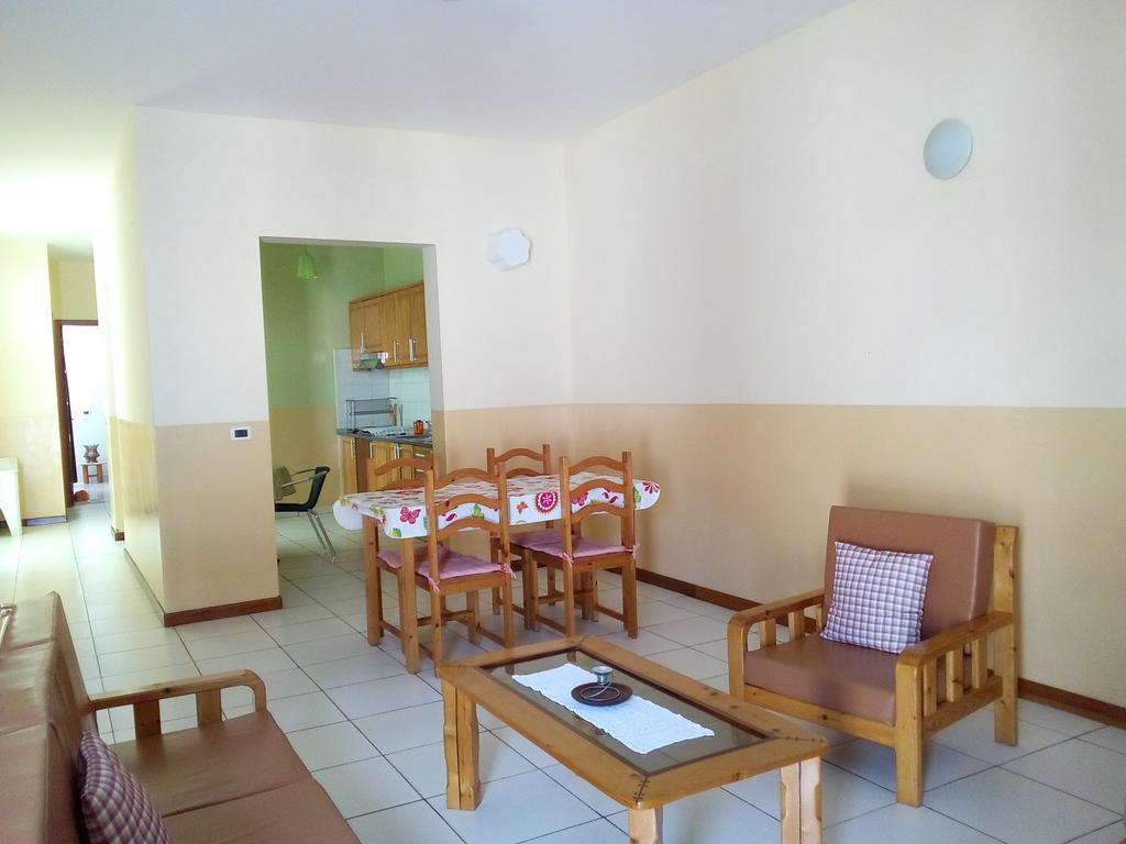 Residencial La Marea B&B Tarrafal タラファル エクステリア 写真