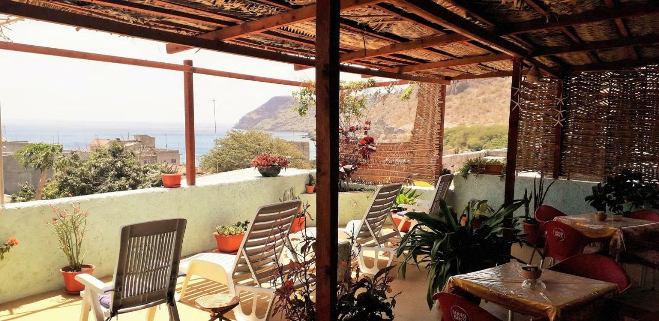 Residencial La Marea B&B Tarrafal タラファル エクステリア 写真