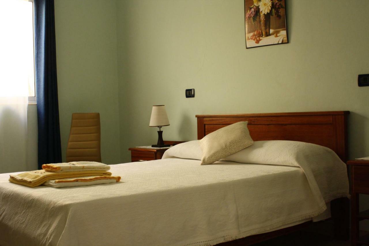 Residencial La Marea B&B Tarrafal タラファル エクステリア 写真