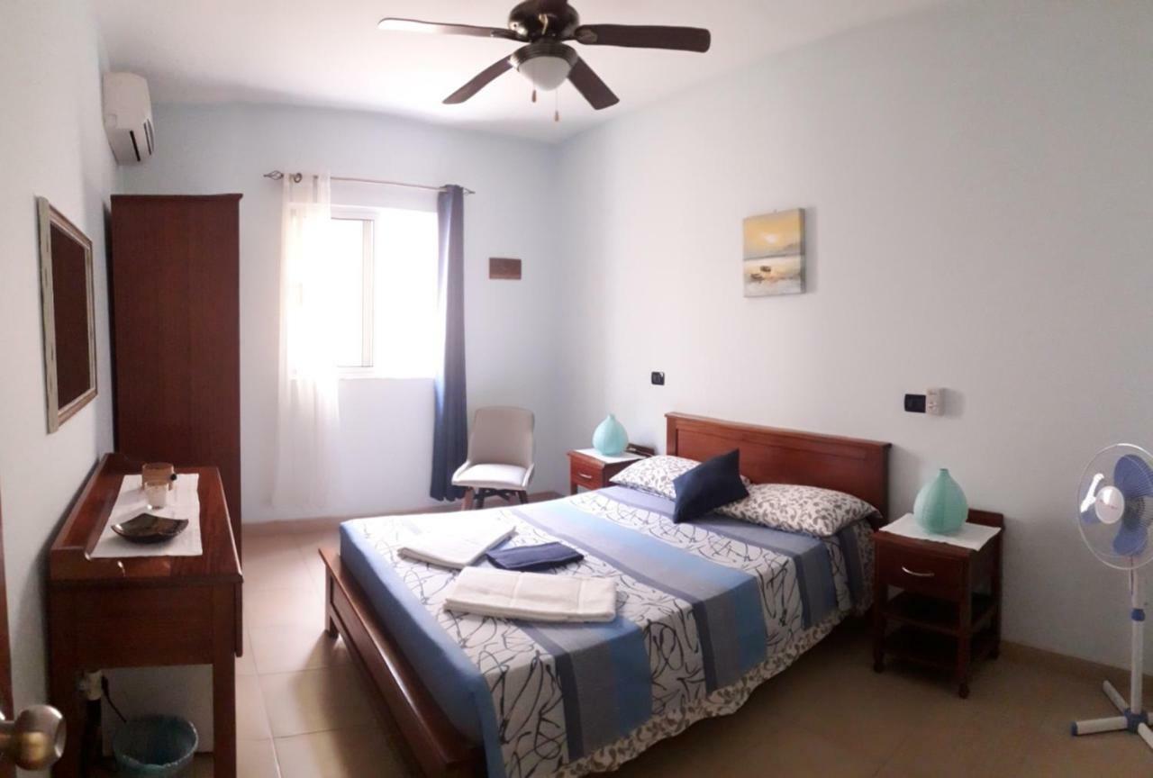 Residencial La Marea B&B Tarrafal タラファル エクステリア 写真